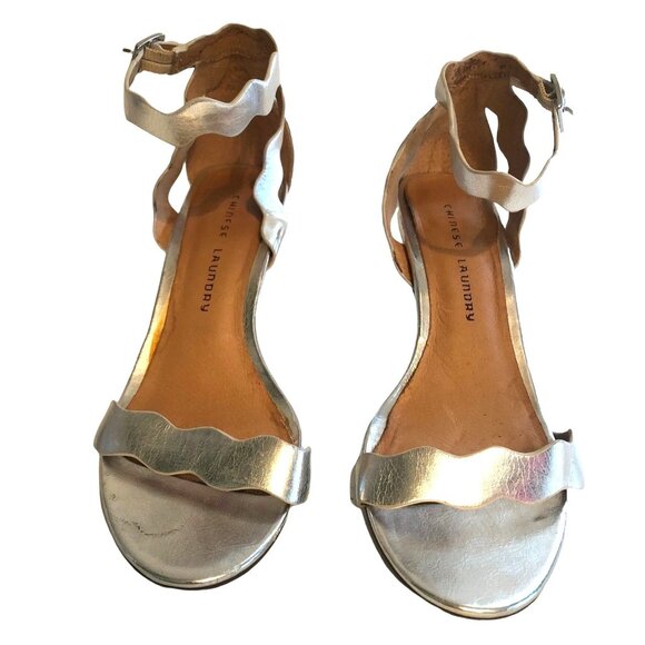 CHINESE LAUNDRY- SILVER WOMEN'S HEELS SIZE 9 - Picture 3 of 6